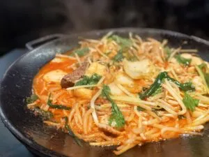 【閉店】鉄板鍋 人や｜北区東十条｜熱々濃厚な鉄板鍋と鶏焼肉で元気いっぱいになれるお店