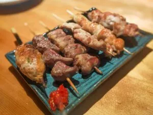 焼屋 さがり藤｜北区十条｜こだわりの焼き鳥で疲れも忘れる、まったりとした時間を。