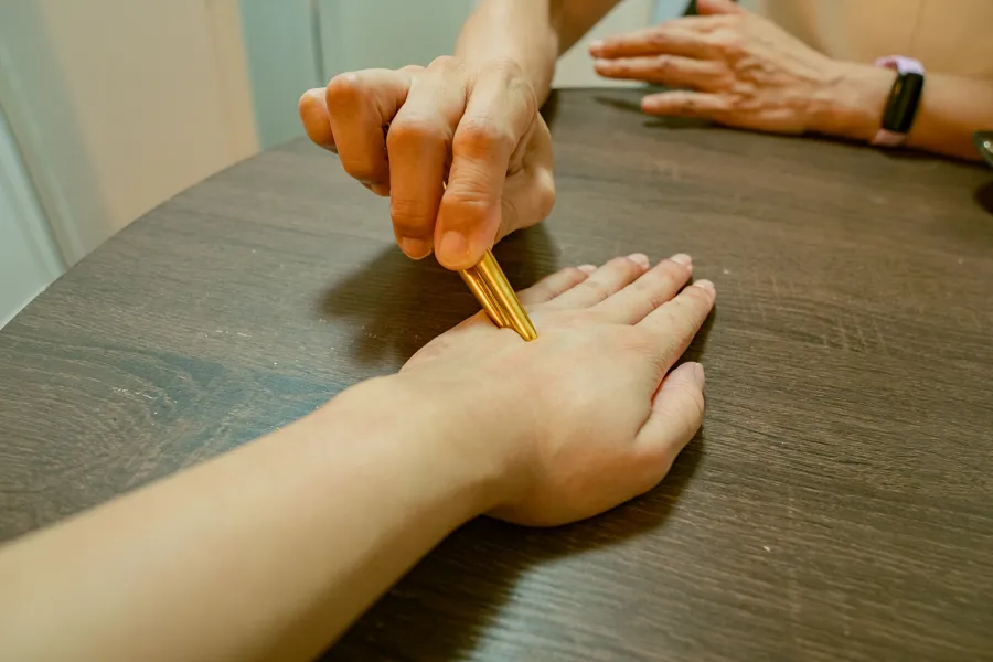 ごしんじょうemiwaの鍼灸院 | 北区十条 | "刺さない鍼"と25年の経験ですべての女性の不調に向き合うプライベートサロン